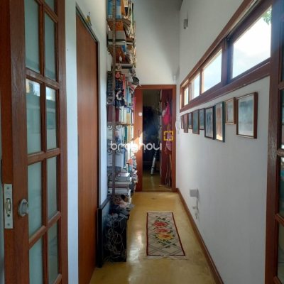 Casa com 288m², 5 quartos (sendo 1 suíte), 2 garagens, no bairro Campeche em Florianópolis