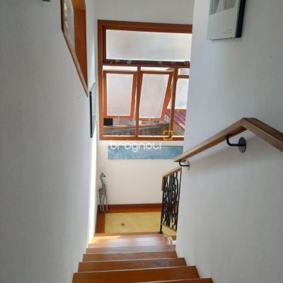 Casa com 288m², 5 quartos (sendo 1 suíte), 2 garagens, no bairro Campeche em Florianópolis