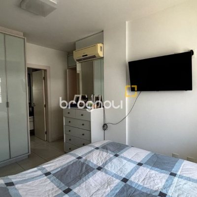 Apartamento com 69m², 2 quartos (sendo 2 suítes), 2 garagens, no bairro Coqueiros em Florianópolis