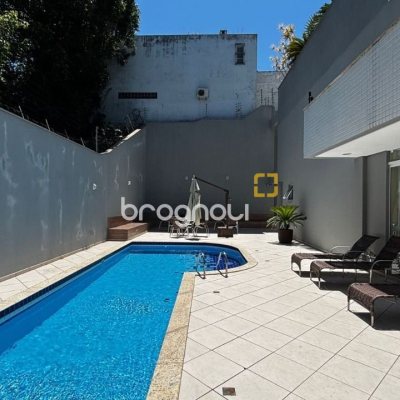 Apartamento com 69m², 2 quartos (sendo 2 suítes), 2 garagens, no bairro Coqueiros em Florianópolis