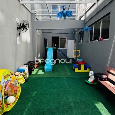 Apartamento com 69m², 2 quartos (sendo 2 suítes), 2 garagens, no bairro Coqueiros em Florianópolis