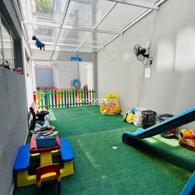 Apartamento com 69m², 2 quartos (sendo 2 suítes), 2 garagens, no bairro Coqueiros em Florianópolis