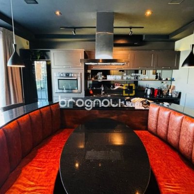Apartamento com 69m², 2 quartos (sendo 2 suítes), 2 garagens, no bairro Coqueiros em Florianópolis