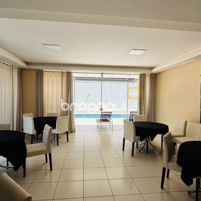 Apartamento com 69m², 2 quartos (sendo 2 suítes), 2 garagens, no bairro Coqueiros em Florianópolis