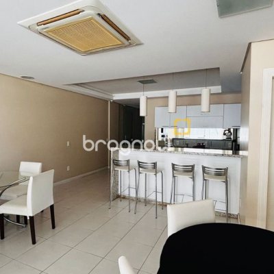 Apartamento com 69m², 2 quartos (sendo 2 suítes), 2 garagens, no bairro Coqueiros em Florianópolis