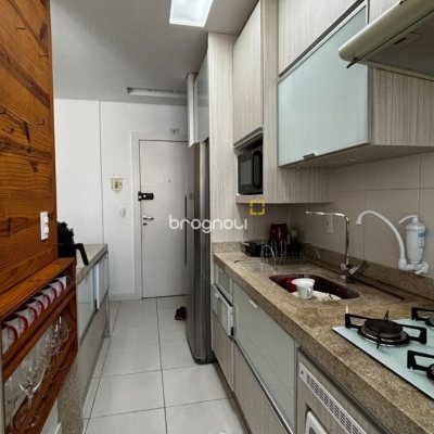 Apartamento com 69m², 2 quartos (sendo 2 suítes), 2 garagens, no bairro Coqueiros em Florianópolis