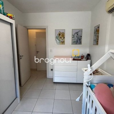 Apartamento com 69m², 2 quartos (sendo 2 suítes), 2 garagens, no bairro Coqueiros em Florianópolis