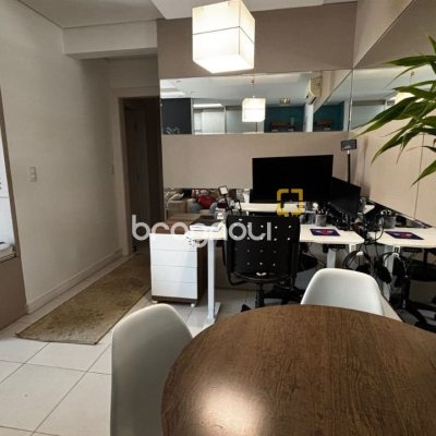 Apartamento com 69m², 2 quartos (sendo 2 suítes), 2 garagens, no bairro Coqueiros em Florianópolis