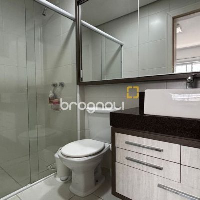 Apartamento com 69m², 2 quartos (sendo 2 suítes), 2 garagens, no bairro Coqueiros em Florianópolis