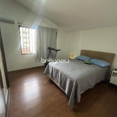 Casa com 400m², 4 garagens, no bairro Centro em Florianópolis