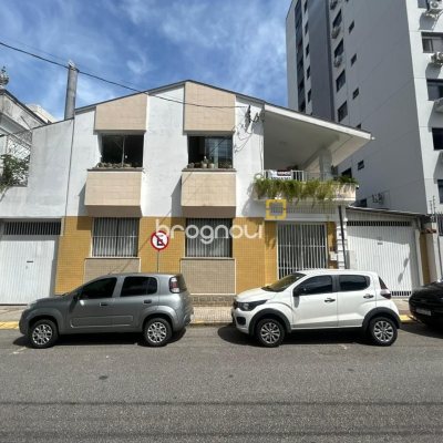 Casa com 400m², 4 garagens, no bairro Centro em Florianópolis