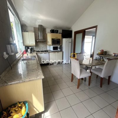 Casa com 400m², 4 garagens, no bairro Centro em Florianópolis