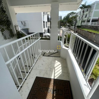 Casa com 400m², 4 garagens, no bairro Centro em Florianópolis