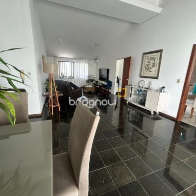Casa com 400m², 4 garagens, no bairro Centro em Florianópolis