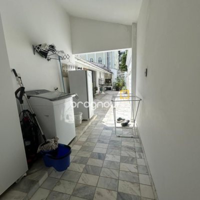 Casa com 400m², 4 garagens, no bairro Centro em Florianópolis