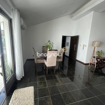 Casa com 400m², 4 garagens, no bairro Centro em Florianópolis
