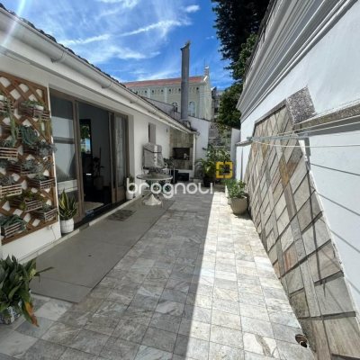 Casa com 400m², 4 garagens, no bairro Centro em Florianópolis