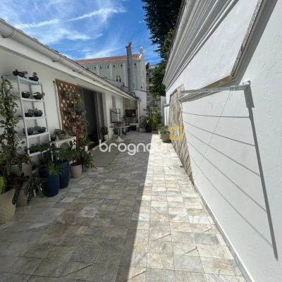 Casa com 400m², 4 garagens, no bairro Centro em Florianópolis