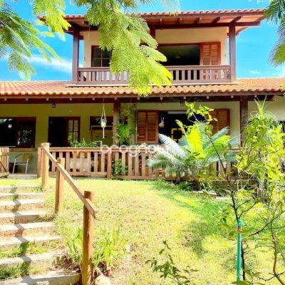 Casa com 271m², 4 quartos (sendo 1 suíte), 3 garagens, no bairro Campeche em Florianópolis