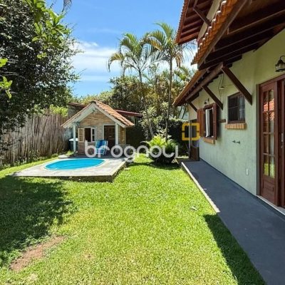 Casa com 271m², 4 quartos (sendo 1 suíte), 3 garagens, no bairro Campeche em Florianópolis