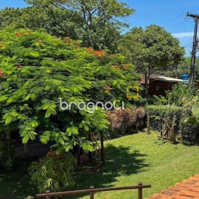 Casa com 271m², 4 quartos (sendo 1 suíte), 3 garagens, no bairro Campeche em Florianópolis
