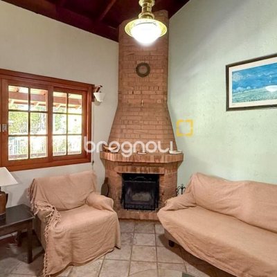 Casa com 271m², 4 quartos (sendo 1 suíte), 3 garagens, no bairro Campeche em Florianópolis