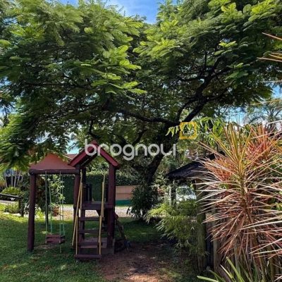 Casa com 271m², 4 quartos (sendo 1 suíte), 3 garagens, no bairro Campeche em Florianópolis