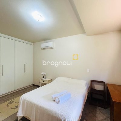 Casa com 271m², 4 quartos (sendo 1 suíte), 3 garagens, no bairro Campeche em Florianópolis