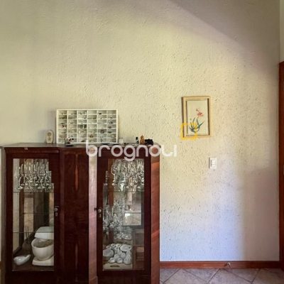 Casa com 271m², 4 quartos (sendo 1 suíte), 3 garagens, no bairro Campeche em Florianópolis