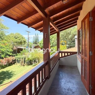 Casa com 271m², 4 quartos (sendo 1 suíte), 3 garagens, no bairro Campeche em Florianópolis