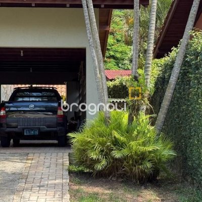 Casa com 271m², 4 quartos (sendo 1 suíte), 3 garagens, no bairro Campeche em Florianópolis