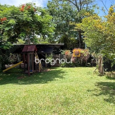 Casa com 271m², 4 quartos (sendo 1 suíte), 3 garagens, no bairro Campeche em Florianópolis