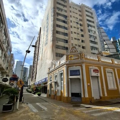 Apartamento com 99m², 3 quartos, 1 garagem, no bairro Centro em Florianópolis