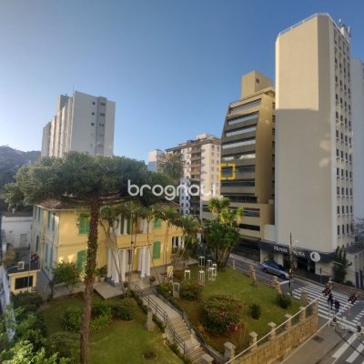 Apartamento com 76m², 2 quartos, no bairro Centro em Florianópolis