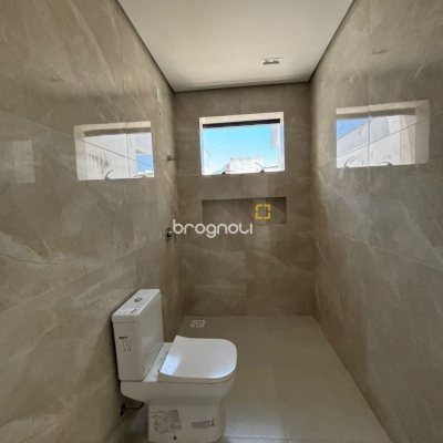 Casa de Condomínio com 176m², 3 quartos (sendo 1 suíte), 4 garagens, no bairro Beira Rio em Biguaçu