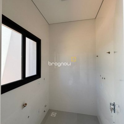 Casa de Condomínio com 176m², 3 quartos (sendo 1 suíte), 4 garagens, no bairro Beira Rio em Biguaçu