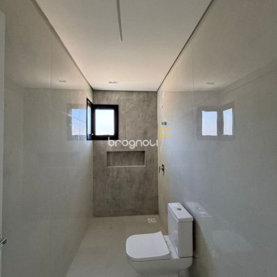 Casa de Condomínio com 176m², 3 quartos (sendo 1 suíte), 4 garagens, no bairro Beira Rio em Biguaçu