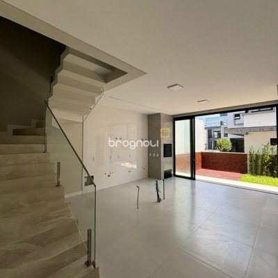 Casa de Condomínio com 176m², 3 quartos (sendo 1 suíte), 4 garagens, no bairro Beira Rio em Biguaçu