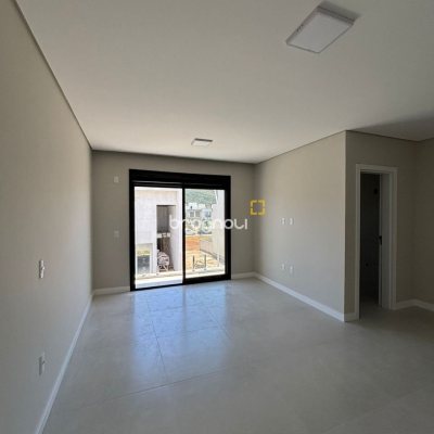 Casa de Condomínio com 176m², 3 quartos (sendo 1 suíte), 4 garagens, no bairro Beira Rio em Biguaçu