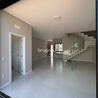 Casa de Condomínio com 176m², 3 quartos (sendo 1 suíte), 4 garagens, no bairro Beira Rio em Biguaçu