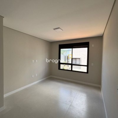Casa de Condomínio com 176m², 3 quartos (sendo 1 suíte), 4 garagens, no bairro Beira Rio em Biguaçu