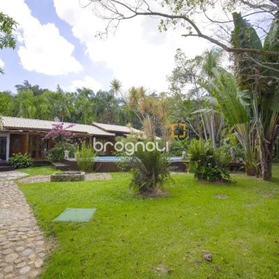 Casa com 313m², 3 quartos (sendo 2 suítes), 4 garagens, no bairro Rio Tavares em Florianópolis