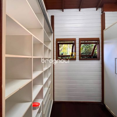 Casa com 313m², 3 quartos (sendo 2 suítes), 4 garagens, no bairro Rio Tavares em Florianópolis