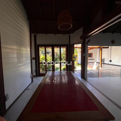 Casa com 313m², 3 quartos (sendo 2 suítes), 4 garagens, no bairro Rio Tavares em Florianópolis
