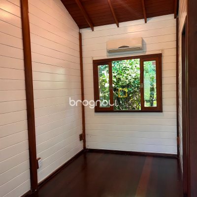 Casa com 313m², 3 quartos (sendo 2 suítes), 4 garagens, no bairro Rio Tavares em Florianópolis
