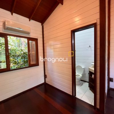Casa com 313m², 3 quartos (sendo 2 suítes), 4 garagens, no bairro Rio Tavares em Florianópolis