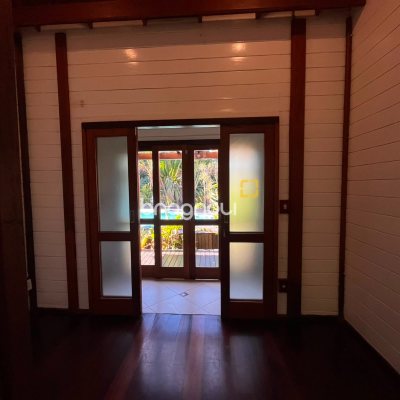 Casa com 313m², 3 quartos (sendo 2 suítes), 4 garagens, no bairro Rio Tavares em Florianópolis
