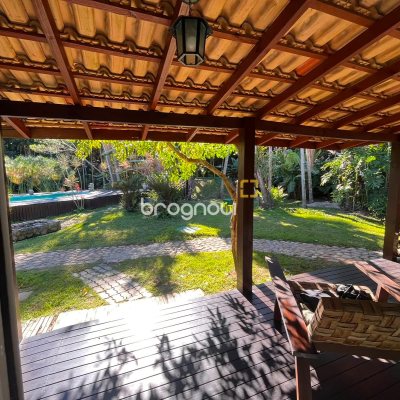 Casa com 313m², 3 quartos (sendo 2 suítes), 4 garagens, no bairro Rio Tavares em Florianópolis