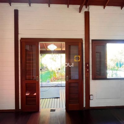 Casa com 313m², 3 quartos (sendo 2 suítes), 4 garagens, no bairro Rio Tavares em Florianópolis