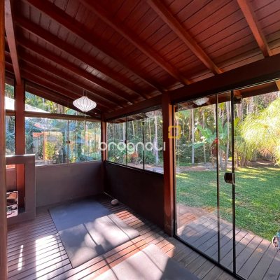 Casa com 313m², 3 quartos (sendo 2 suítes), 4 garagens, no bairro Rio Tavares em Florianópolis
